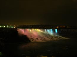 Niagara Falls by night